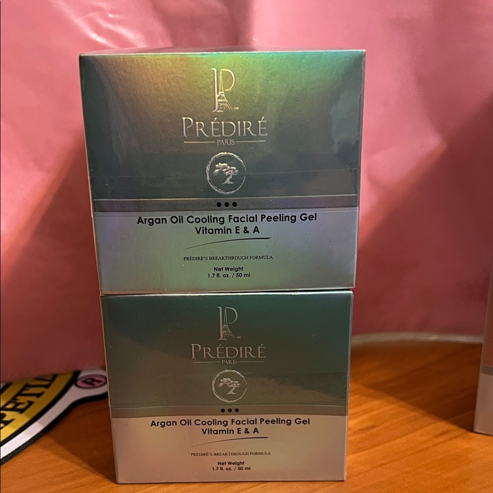 Bundle of 2
Prédiré Paris Argan Oil Cooling Facial Peeling Gel - Green